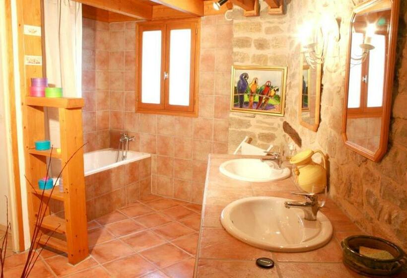 Maison Charmante A Milhars Avec Terrasse Et Vue Sur La Ville