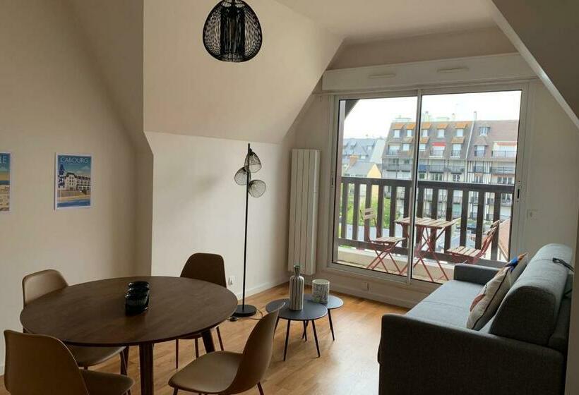 Nice 41 M With Balcony Near The Beach