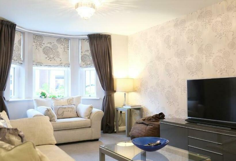 Spacious & Contractor & Family & Private Parking & Garden