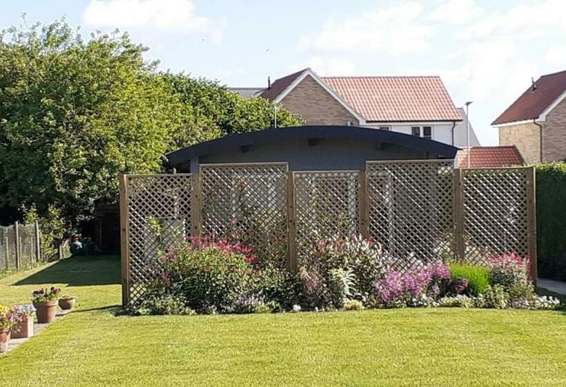 The Annexe, Cornfields