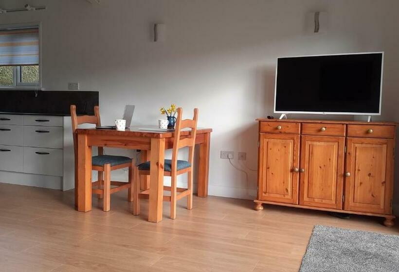 The Annexe, Cornfields