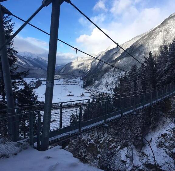 בית מלון כפרי Burgstein   Alpin & Lifestyle