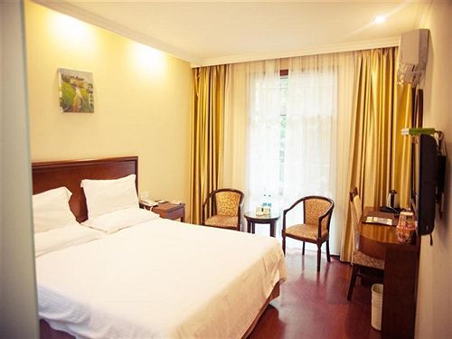 Отель Greentree Inn Anhui Wuhu Binjiang Shimao Express