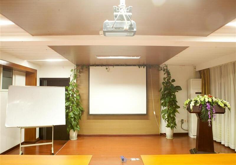 Отель Greentree Inn Yantai Xingfu Road Marina Plaza Express