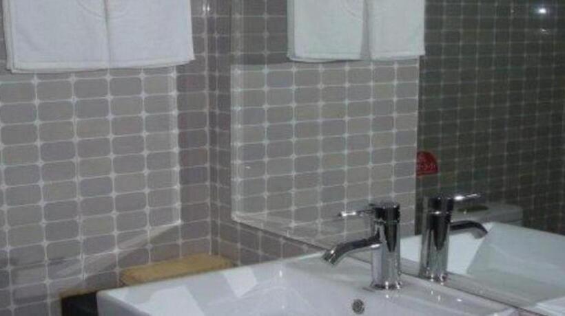 Отель Greentree Inn Yantai Xingfu Road Marina Plaza Express