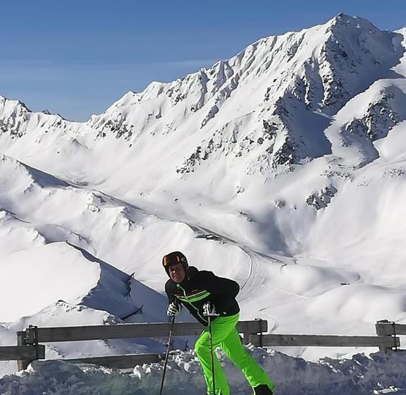 酒店 Haus Tirol Appartements