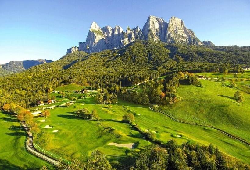 ホテル Mirabell Alpine Garden Resort & Spa