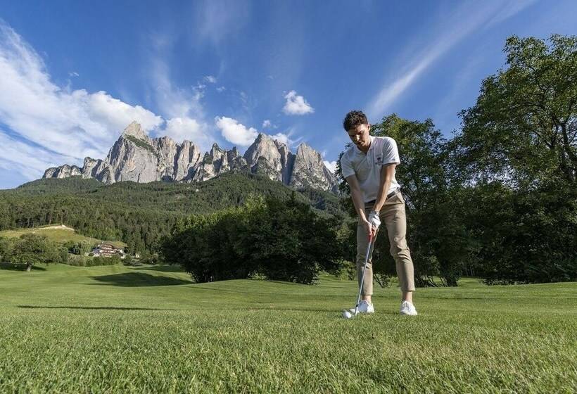 ホテル Mirabell Alpine Garden Resort & Spa