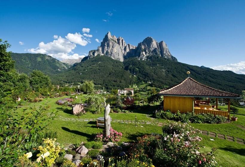 ホテル Mirabell Alpine Garden Resort & Spa