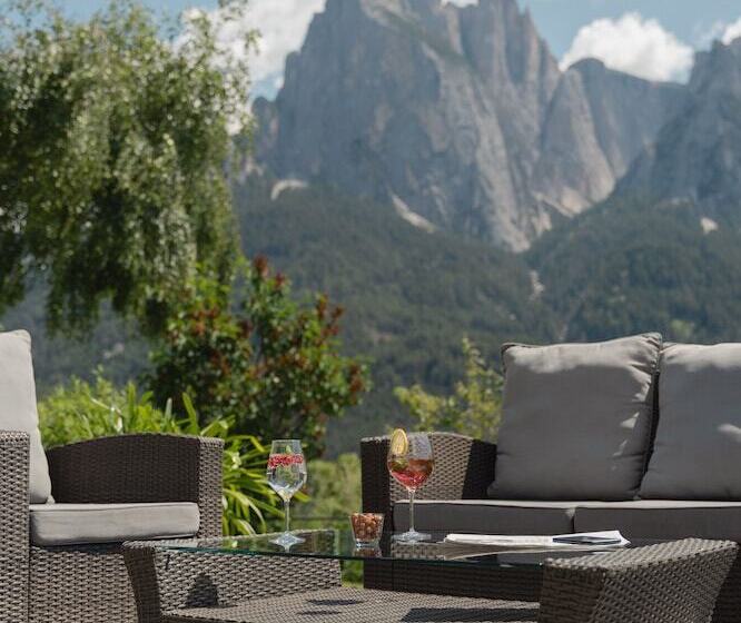 ホテル Mirabell Alpine Garden Resort & Spa