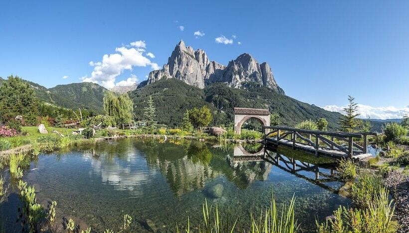 ホテル Mirabell Alpine Garden Resort & Spa