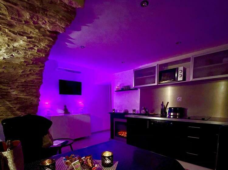 Appartement Love Room Avec Jacuzzi Et Hammam Privatisé Lieu Insolite En Amoureux Spa Détente Assurée