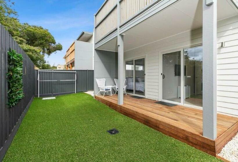 Casa Emec  Pets Welcome Luxury, Aircon, Walk To The Shops And Beach! Outdoor Shower And Garage Parki