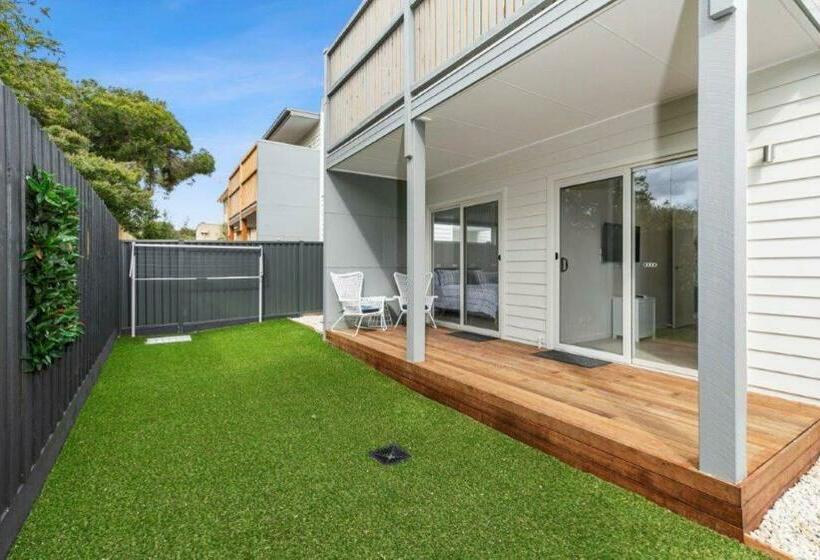 Casa Emec  Pets Welcome Luxury, Aircon, Walk To The Shops And Beach! Outdoor Shower And Garage Parki