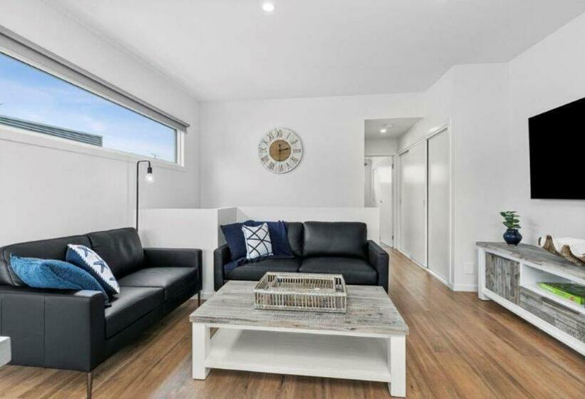 Casa Emec  Pets Welcome Luxury, Aircon, Walk To The Shops And Beach! Outdoor Shower And Garage Parki