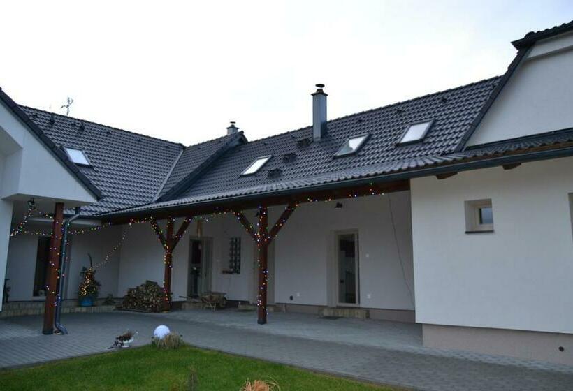 Chalupa Na Samotě S Vířivkou