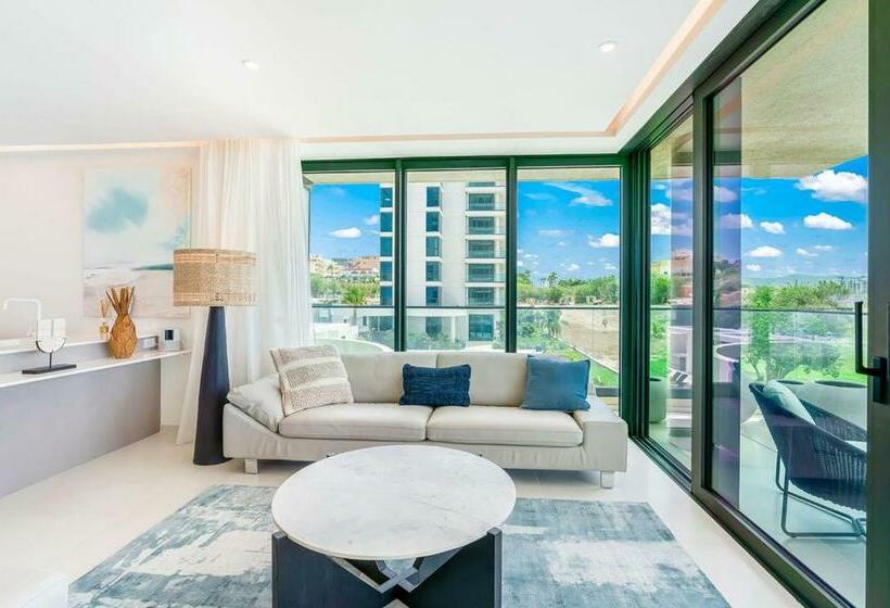 Fourteen At Mullet Bay