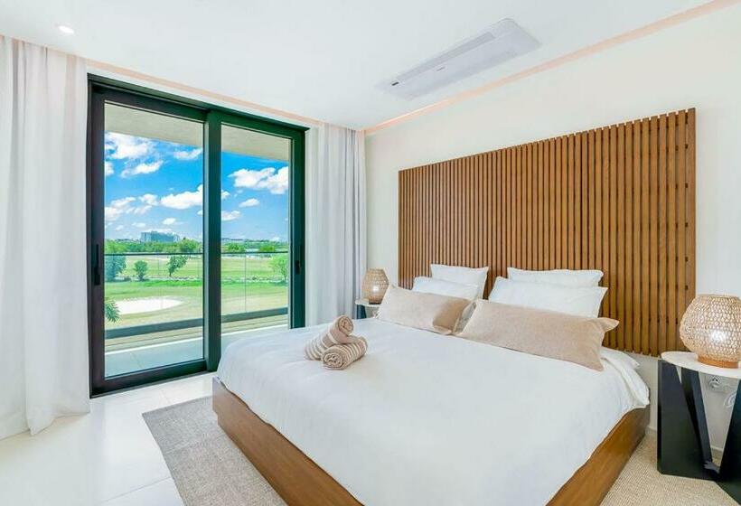 Fourteen At Mullet Bay