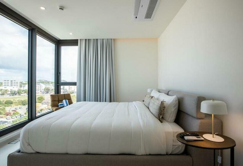 Fourteen At Mullet Bay