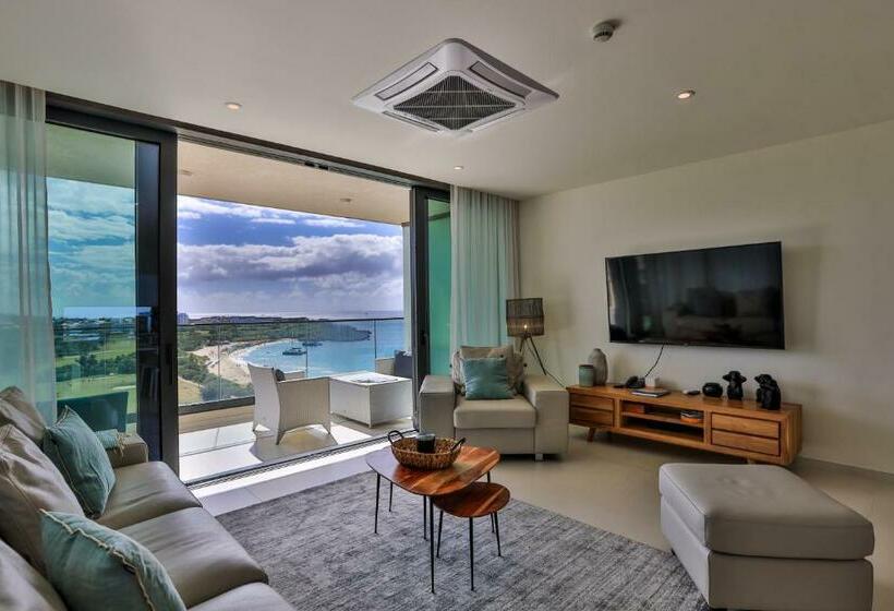 Fourteen At Mullet Bay