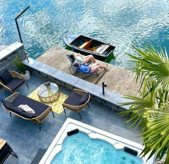 Gatsby River I
