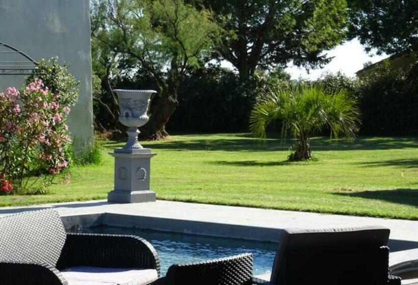 La Commanderie   18 Pers. Piscine Privée Chauffée