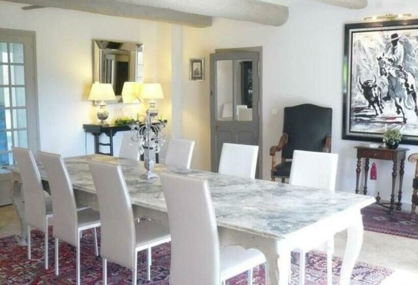 La Commanderie   18 Pers. Piscine Privée Chauffée