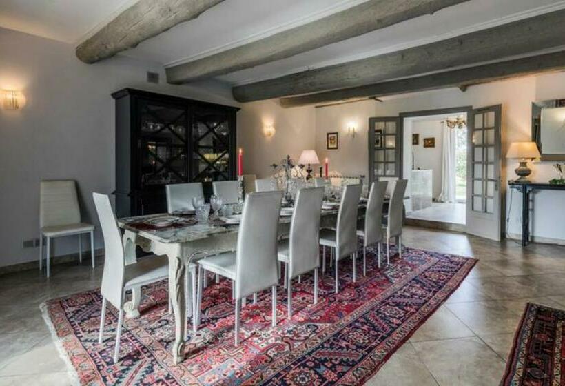 La Commanderie   18 Pers. Piscine Privée Chauffée