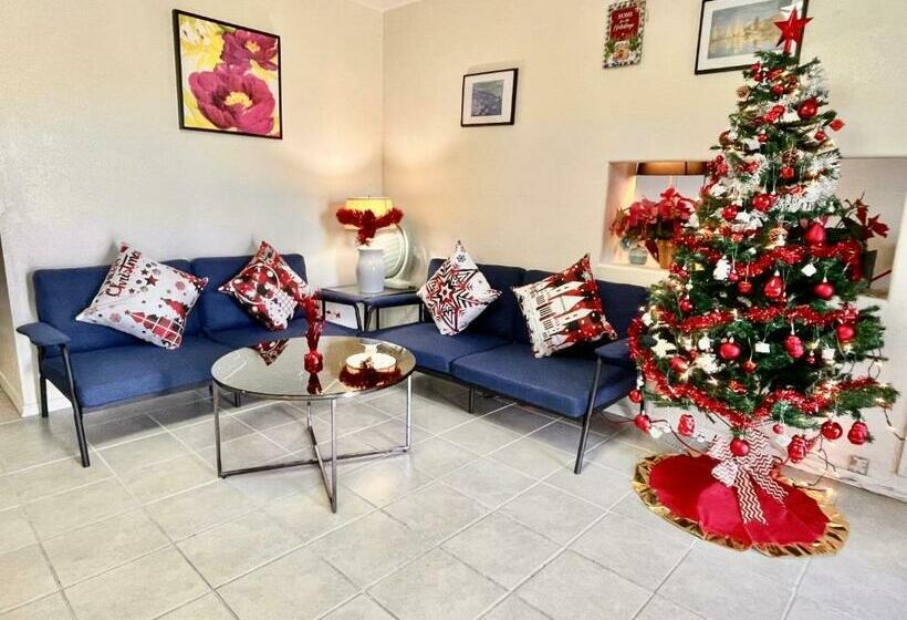 Lincies House