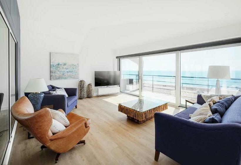 Modern Beach Apartment