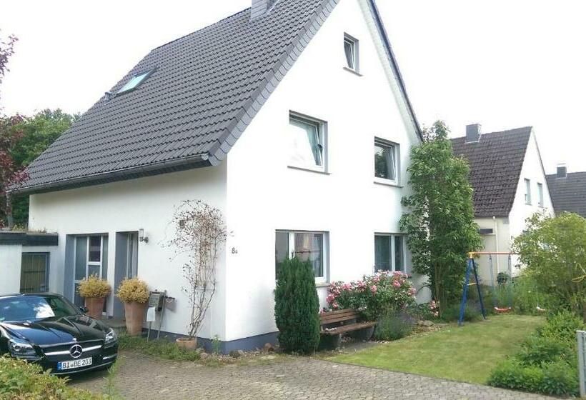 Geräumiges Ferienhaus In Bad Salzuflen Mit Einfacher Ausstattung, Für Geschäftsreisende, Gruppen Ode