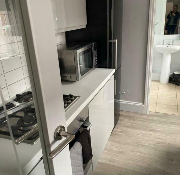 Stylish And Modern 3 Bed Property Close To Docks