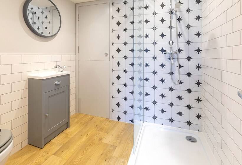 The Hideout   Free Parking