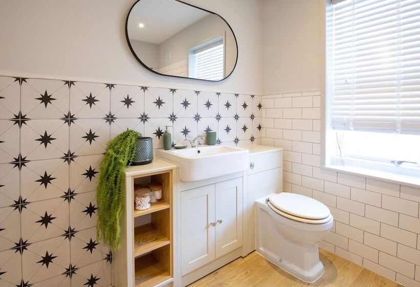 The Hideout   Free Parking