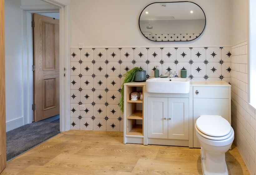 The Hideout   Free Parking