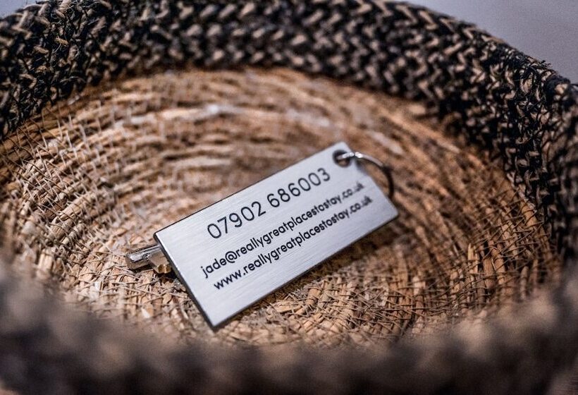 The Hideout   Free Parking