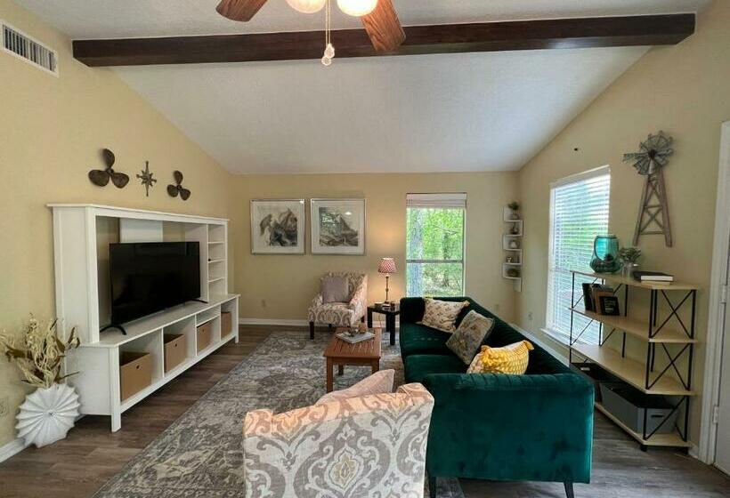 2 Bdrm Treehouse Hideout  Lake Conroe With Boat Ramp