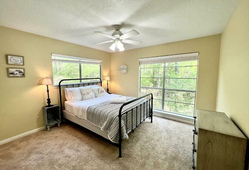 2 Bdrm Treehouse Hideout  Lake Conroe With Boat Ramp