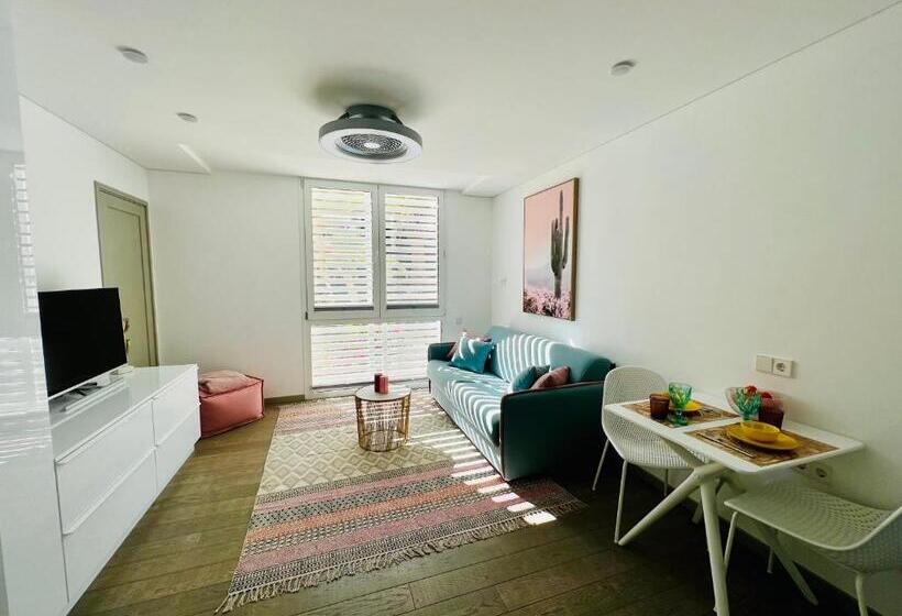 Amber Apartments   Pink Studio