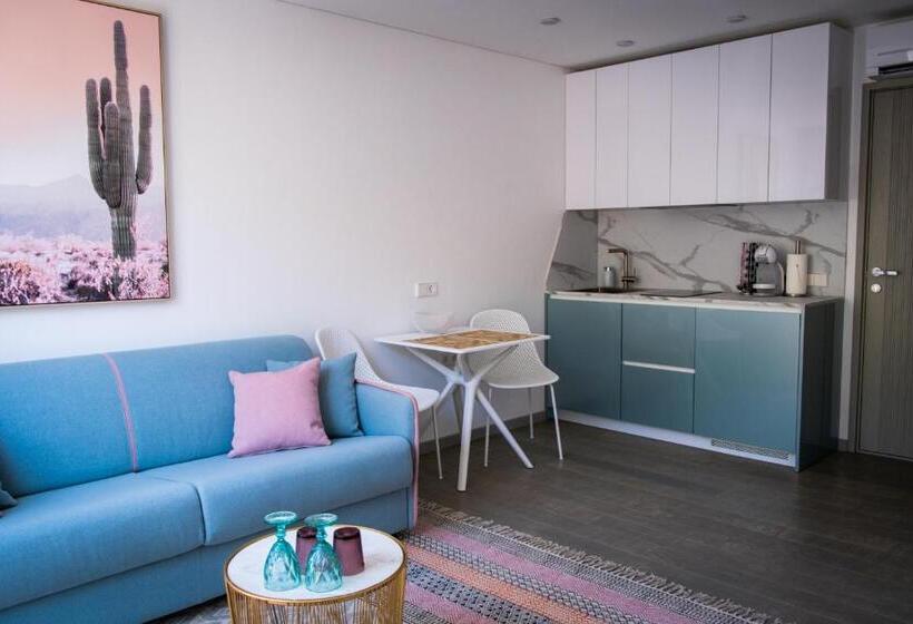 Amber Apartments   Pink Studio