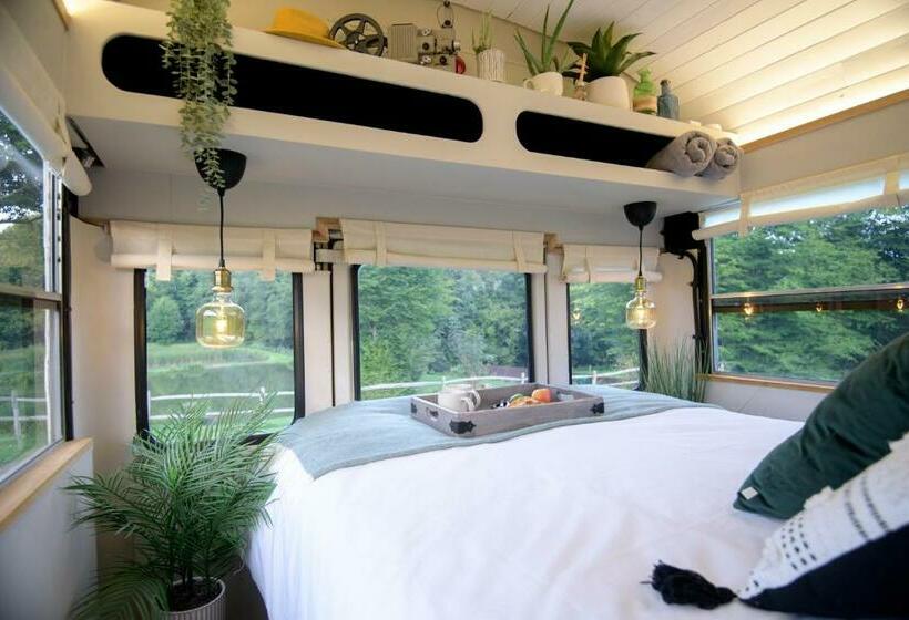 American School Bus Retreat With Hot Tub In Sussex Meadow