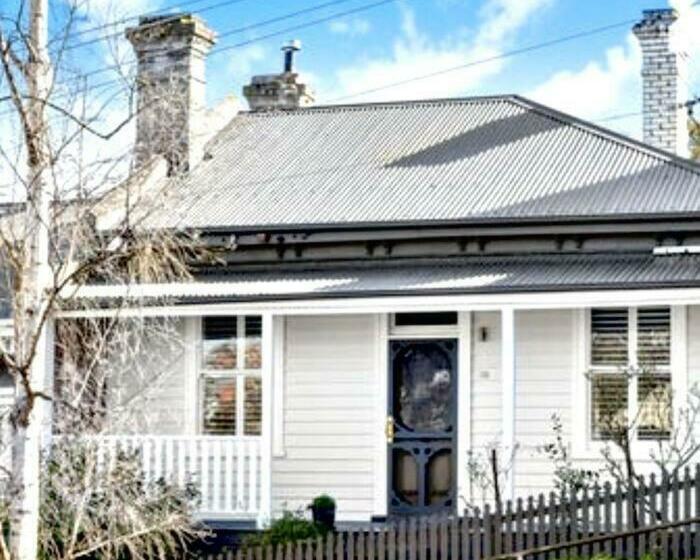 Charming Cottage Nestled In Prime Location