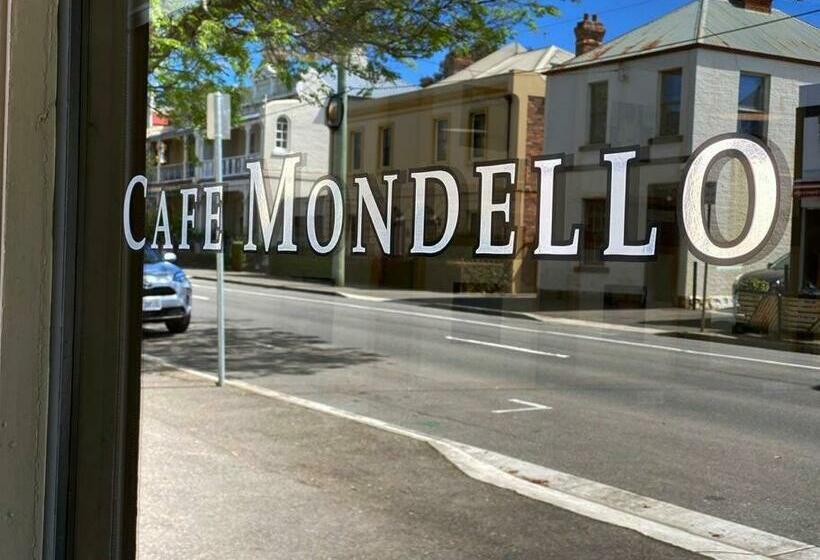 Charming Cottage Nestled In Prime Location