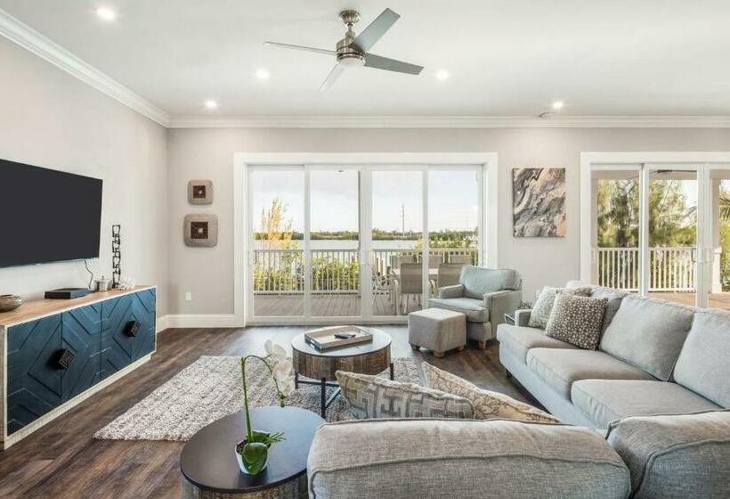 Coastal Bliss By Brightwild Pool, Parking, Dock!