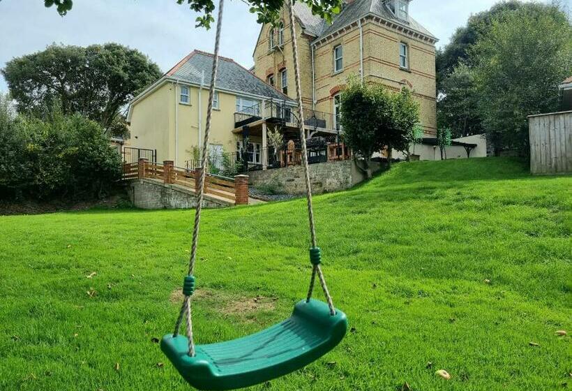 Exquisite 10 Bed Villa Hot Tub And Games Room