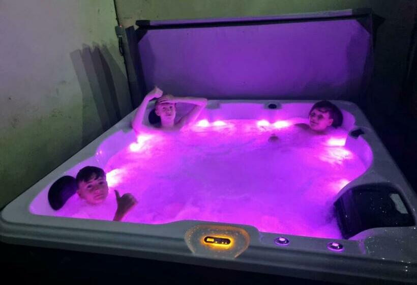 Exquisite 10 Bed Villa Hot Tub And Games Room