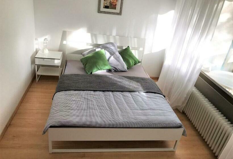 Gemütliche 2 Zimmer Wohnung Mit Küche, Bad, Kostenfreiem Wlan Und Netflix