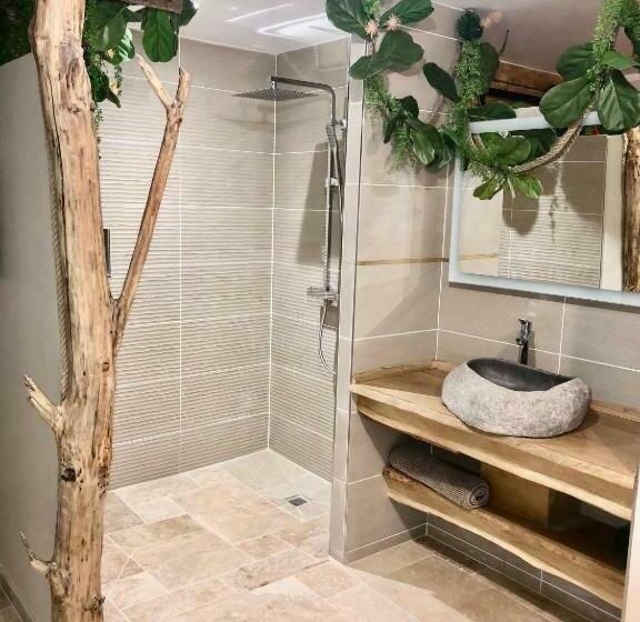 Hébergement Insolite Avec Jacuzzi Privatif Millau