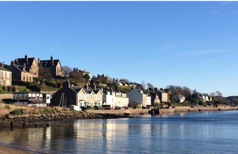 Inviting 1 Bed Apartment In Campbeltown Loch Views