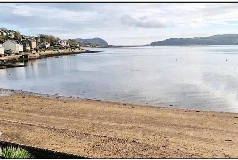 Inviting 1 Bed Apartment In Campbeltown Loch Views